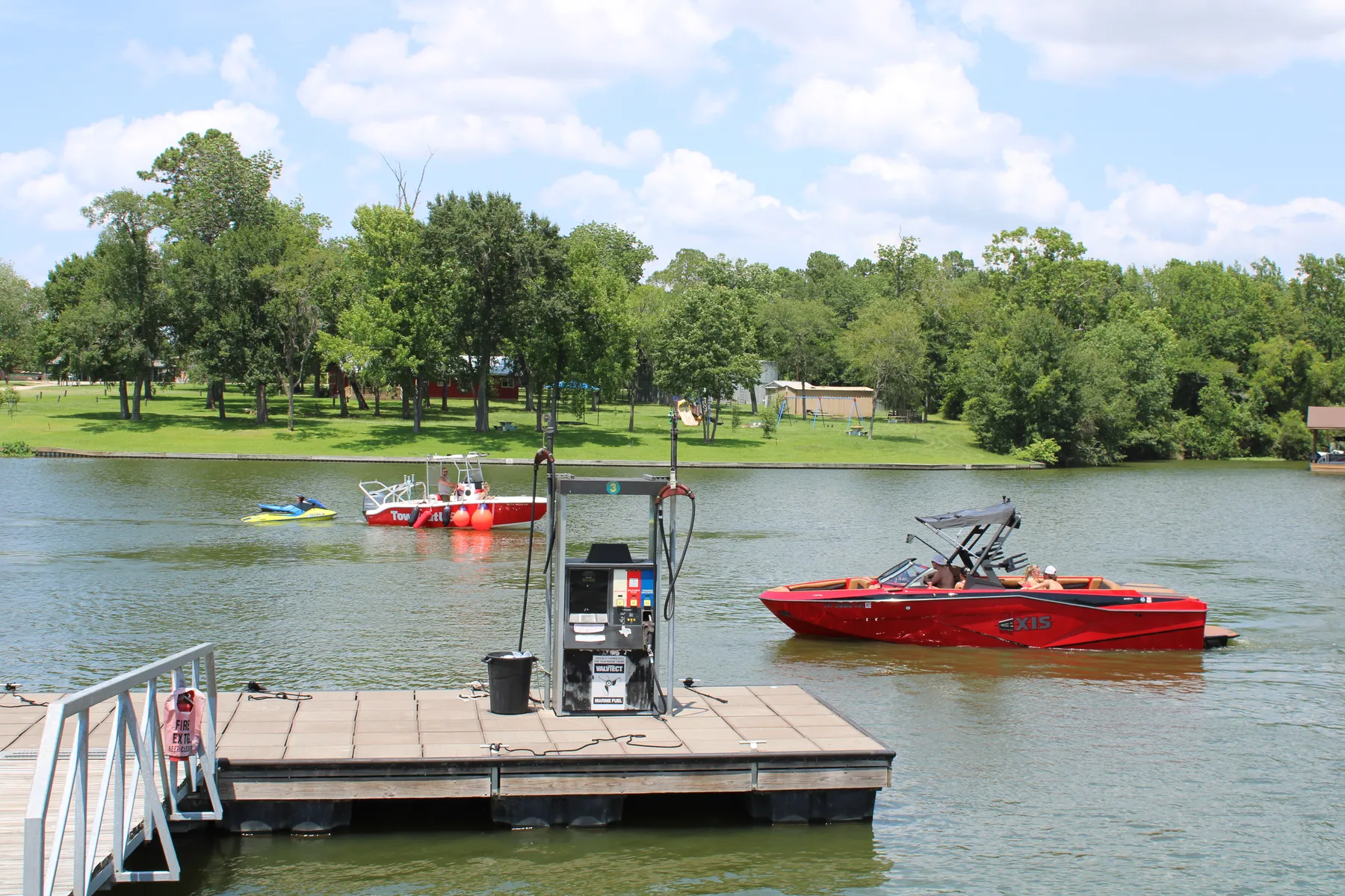 Fuel Dock & Discount at E-Z Boat Storage on Lake Conroe