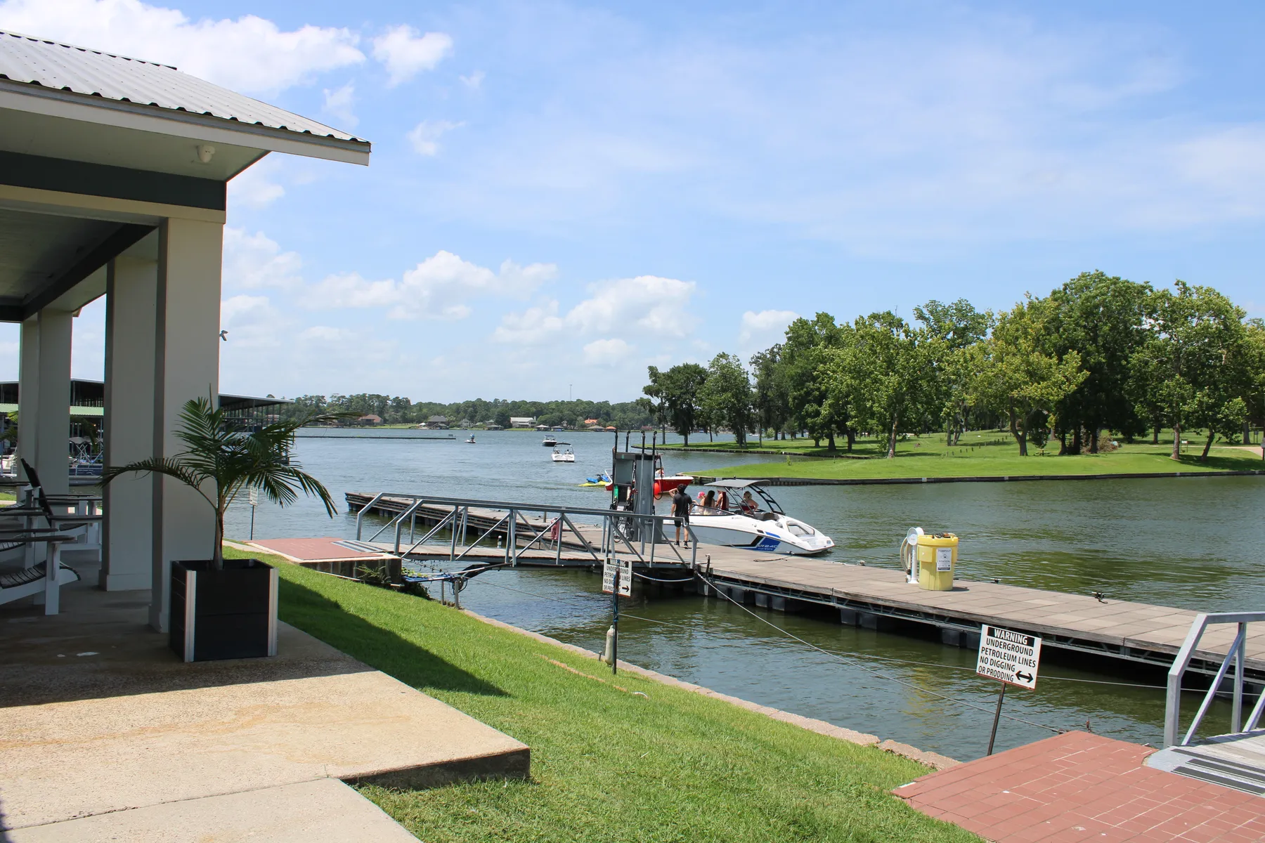 Fuel Dock & Discount at E-Z Boat Storage on Lake Conroe